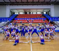 精彩比赛中队员们发挥出色,为球迷带来惊喜英语